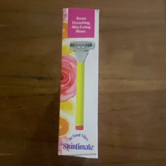 Skintimate Shaving Kit - Picture 11 of 12